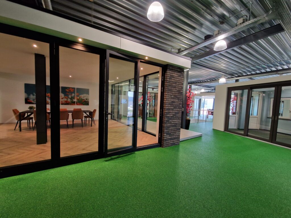 1000063343 Showroom
